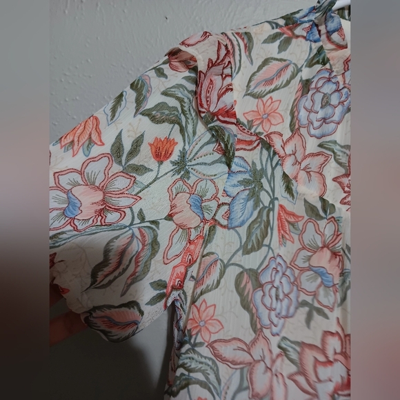 LOFT Cream Blouse with Peter Pan Collar and Ruffled Short Sleeves - Picture 2 of 5